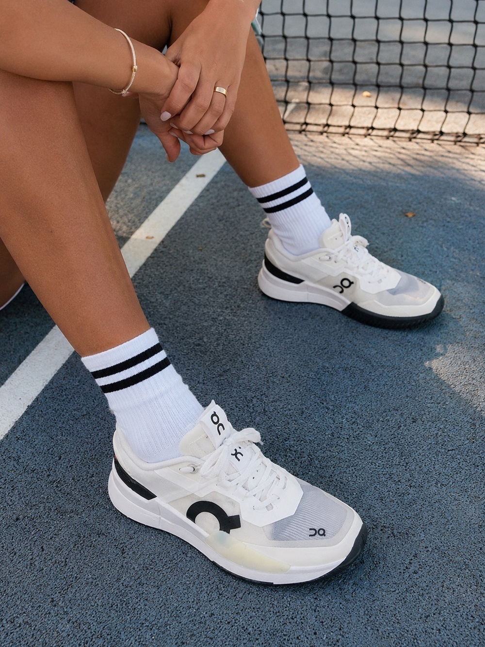 On THE ROGER Pro 2 Tennis Shoes Women’s 7 White Black